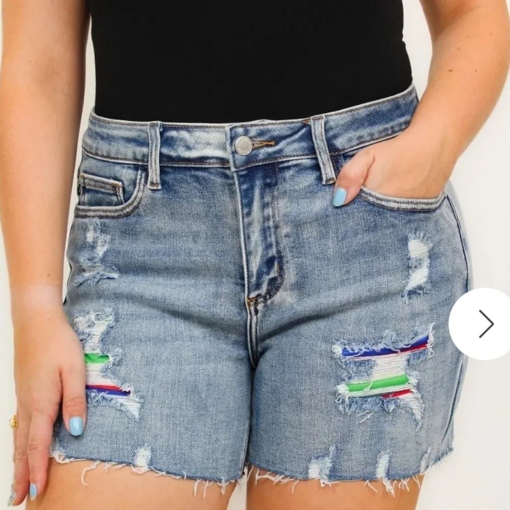 Judy Blue Shorts Womens XL Blue Distressed Serape Inlay Frayed Hem Denim Cutoffs